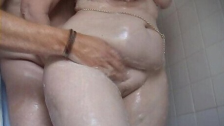 Awesome granny riding a dick tirelessly cause she wants to cum hard