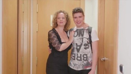 Horny mature woman getting fucked by her neighbor - Busty Merce
