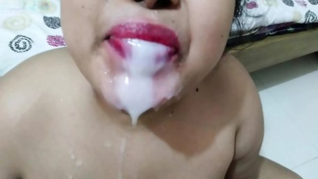 Punjabi Aunty ne lipstick lagaye to Beta aya aur use ki chudai ke Jabardast - Huge Cum Inside Pussy & Mouth (Indian sex)