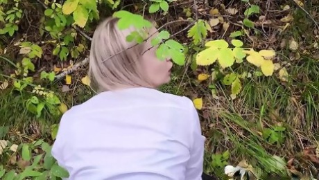 Sexy schoolgirl gets dicked in the woods