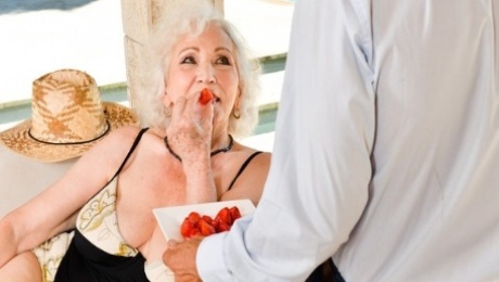 Old Mature Diva Wants To Be Dicked Down During Her Vacation