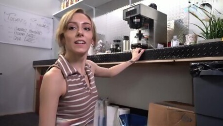 camsoda-Skinny teenager barista rubbing vagina at work